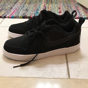Black nike shoes
